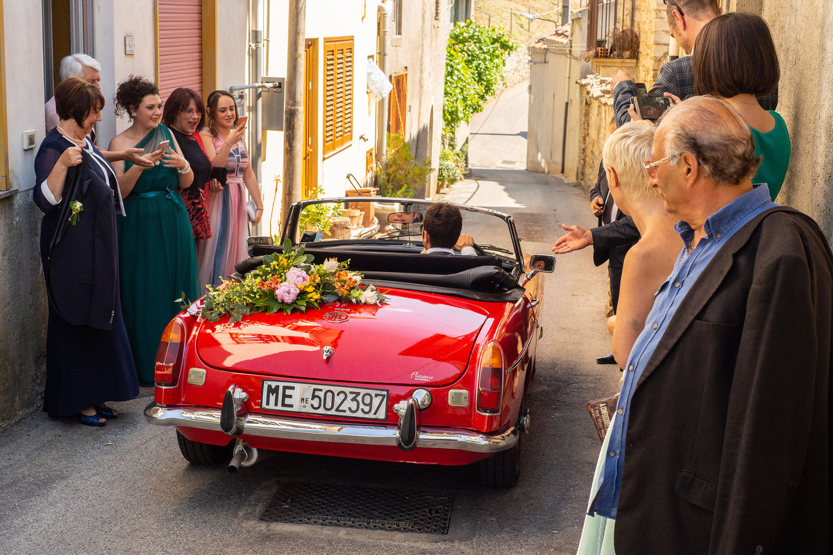 matrimonio macchina d'epoca mg rossa